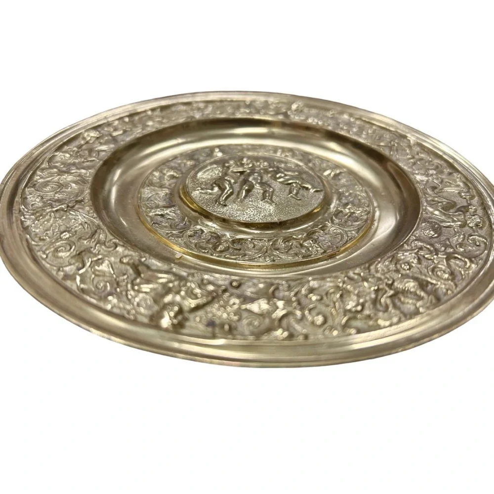 Italian Vintage Embossed Brass Wall Plate with Putti & Mythical Motifs - Picture 5 of 5